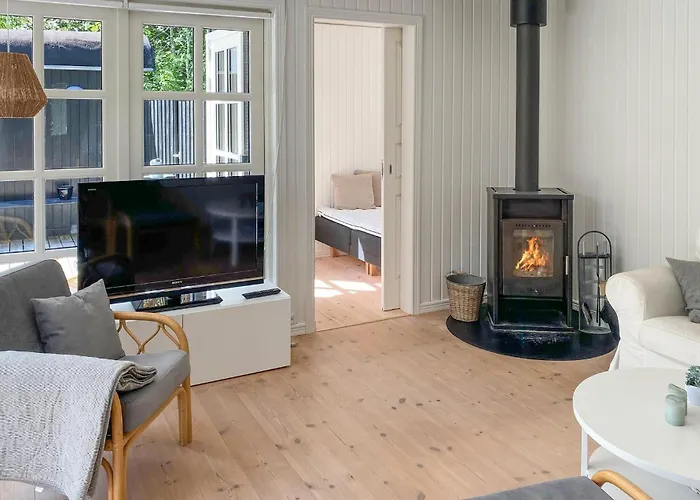 3 Bedroom Gorgeous In Holiday home Hals